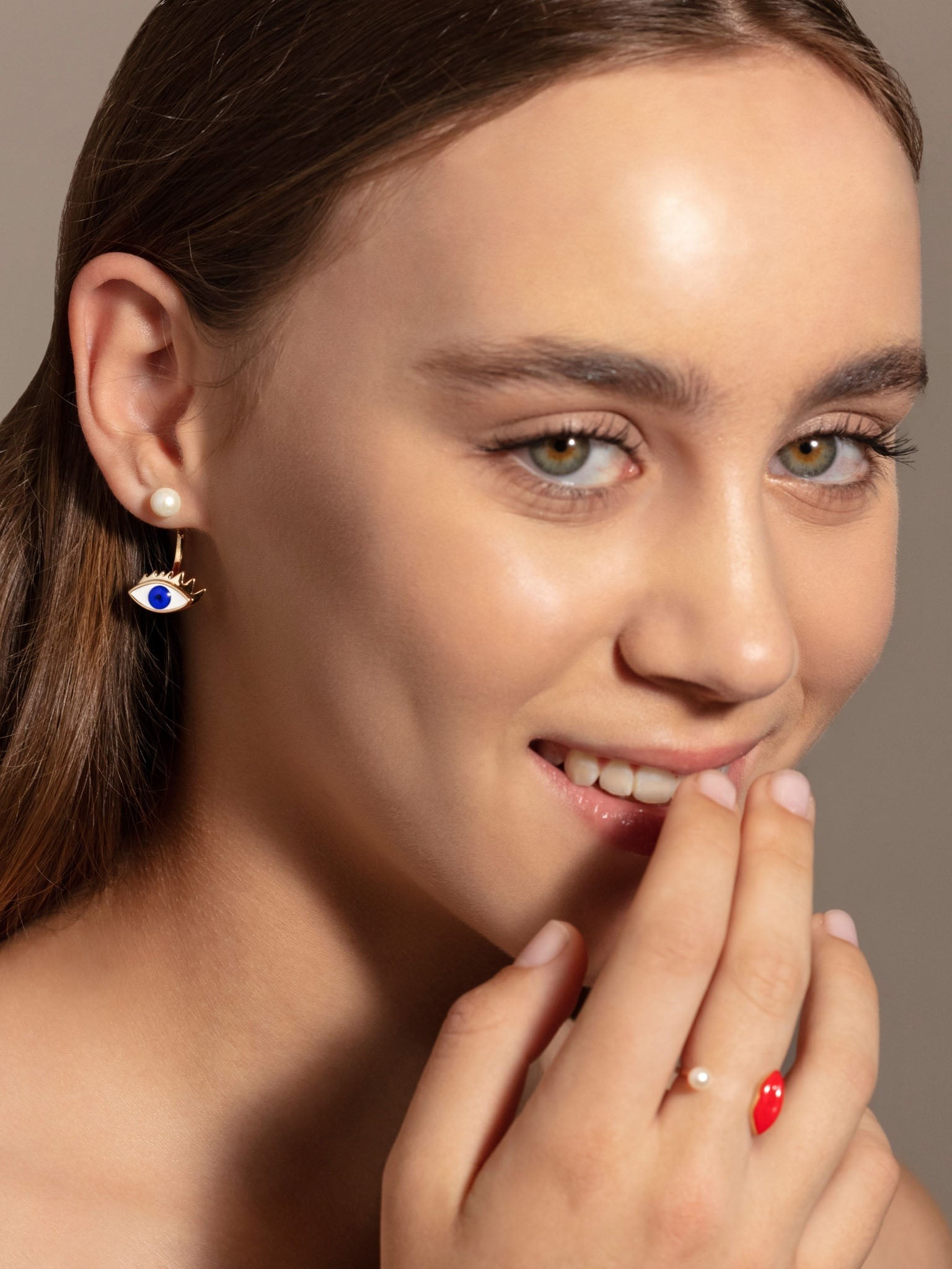 Eye Enamel & Pearl Piercing Earring in 9kt Gold